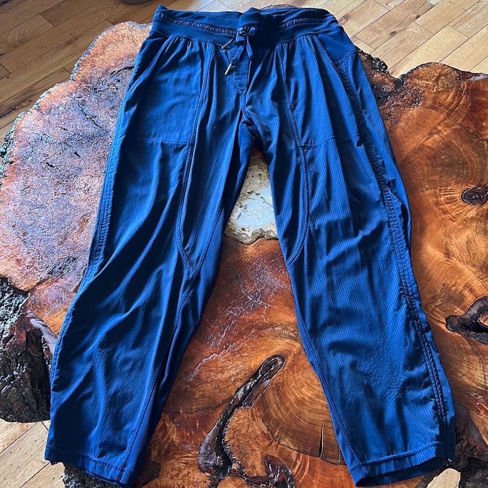 Lululemon’s pant size 6